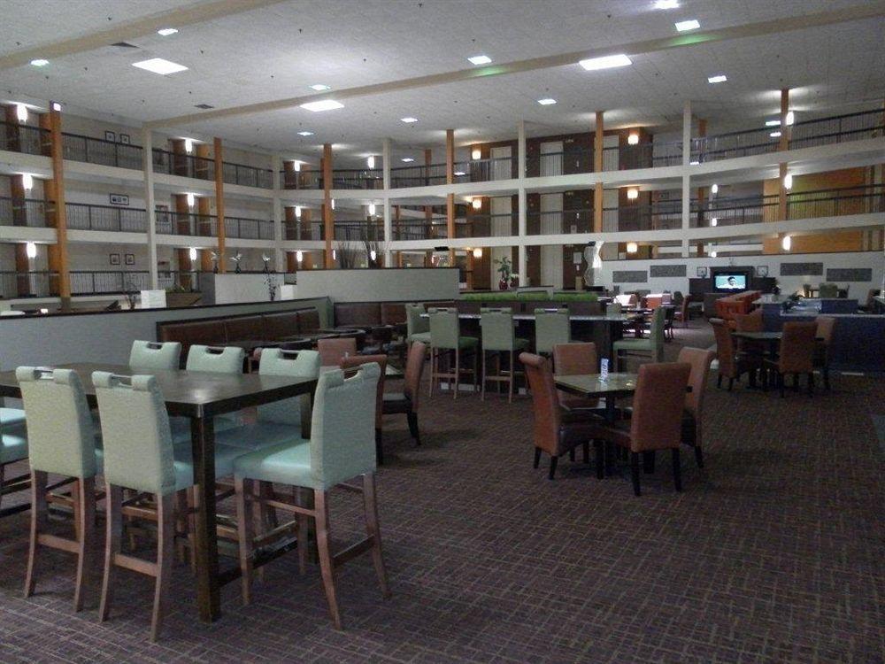 Clarion Hotel & Suites Conference Center Memphis Airport Экстерьер фото
