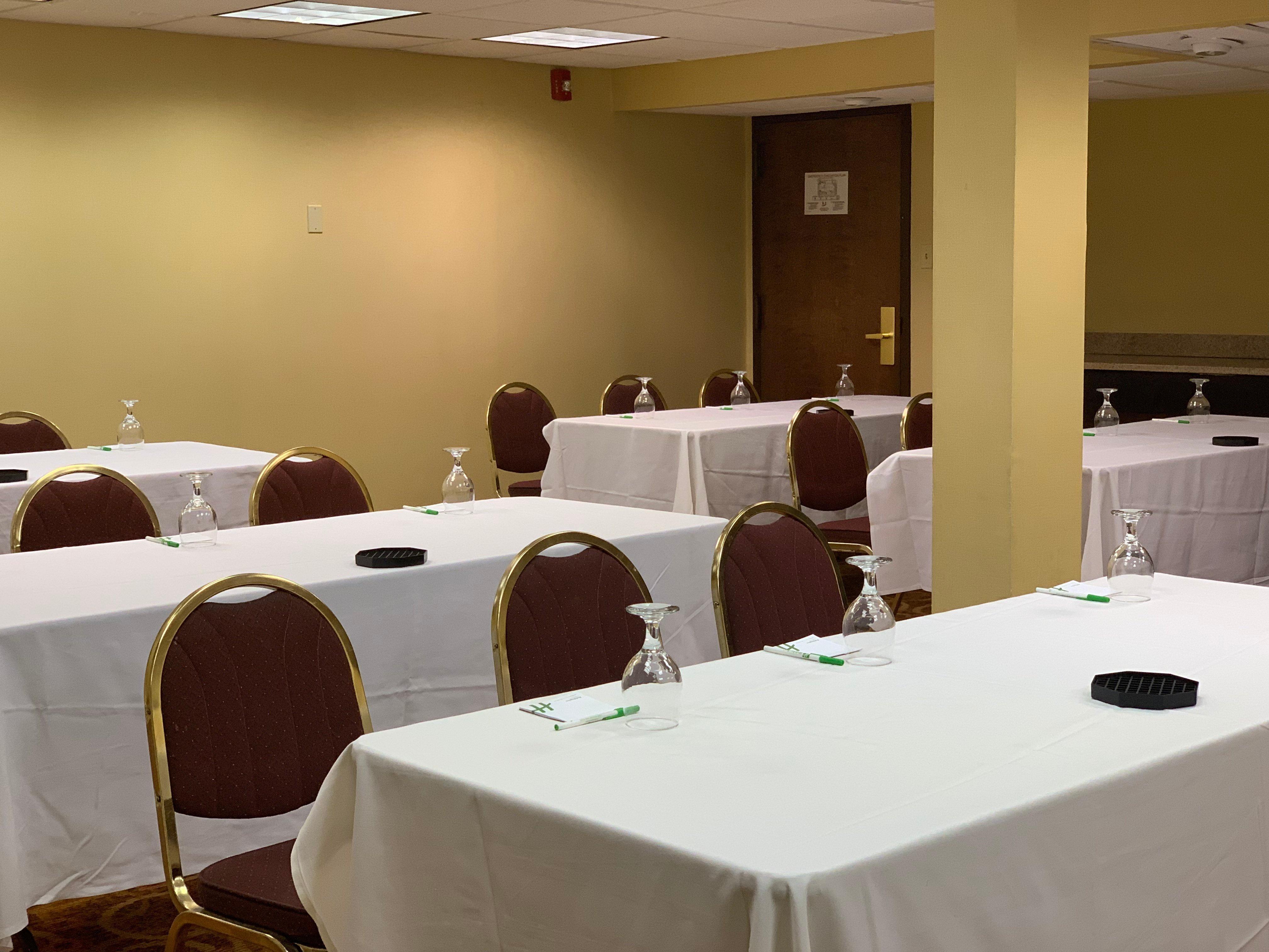 Clarion Hotel & Suites Conference Center Memphis Airport Экстерьер фото