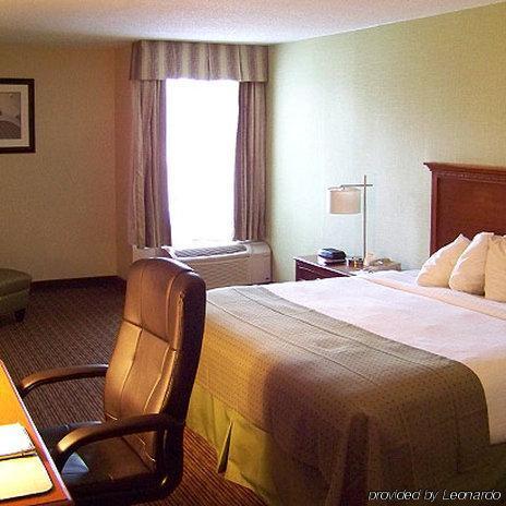 Clarion Hotel & Suites Conference Center Memphis Airport Номер фото