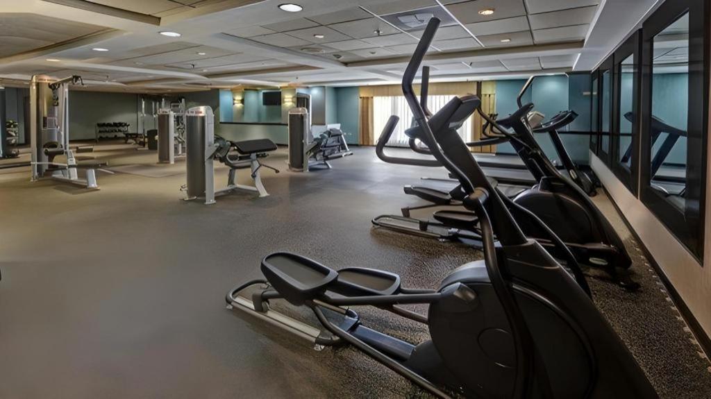 Clarion Hotel & Suites Conference Center Memphis Airport Экстерьер фото