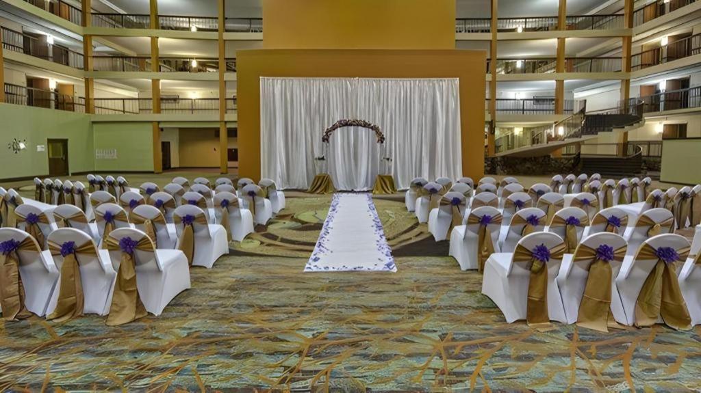 Clarion Hotel & Suites Conference Center Memphis Airport Экстерьер фото