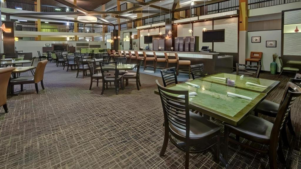 Clarion Hotel & Suites Conference Center Memphis Airport Экстерьер фото