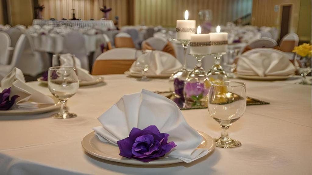 Clarion Hotel & Suites Conference Center Memphis Airport Экстерьер фото