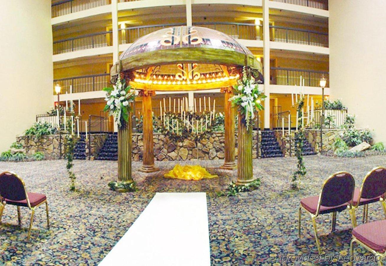 Clarion Hotel & Suites Conference Center Memphis Airport Экстерьер фото