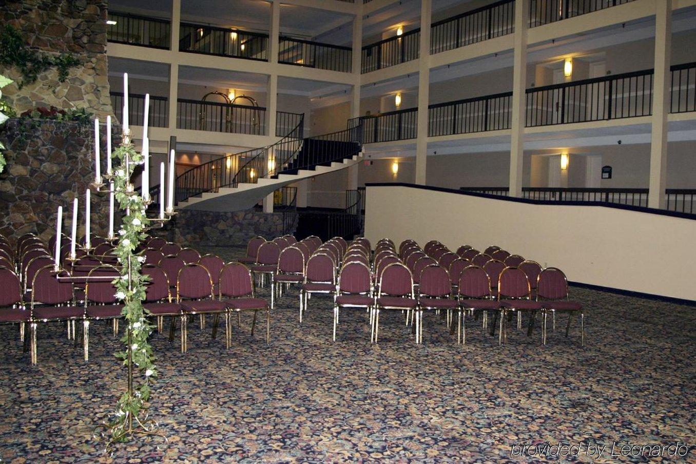 Clarion Hotel & Suites Conference Center Memphis Airport Экстерьер фото