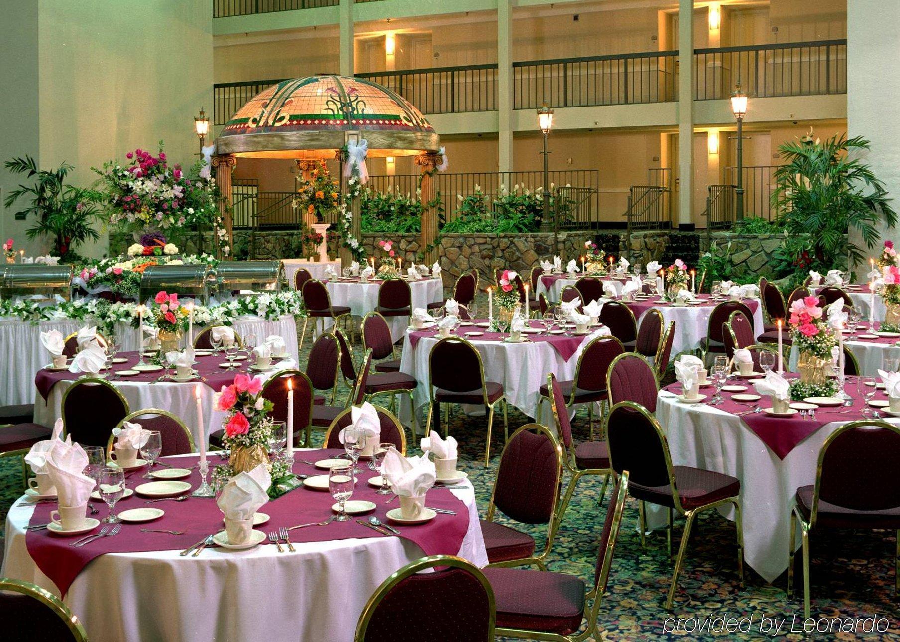 Clarion Hotel & Suites Conference Center Memphis Airport Экстерьер фото