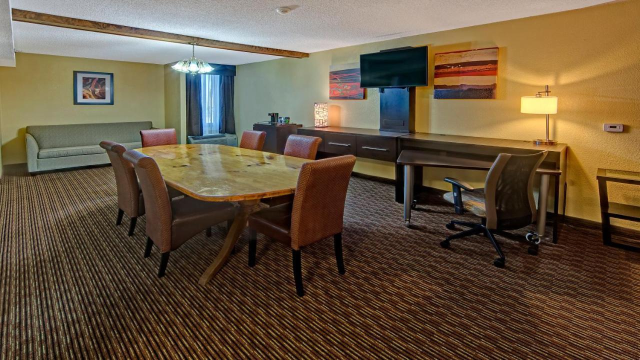 Clarion Hotel & Suites Conference Center Memphis Airport Экстерьер фото