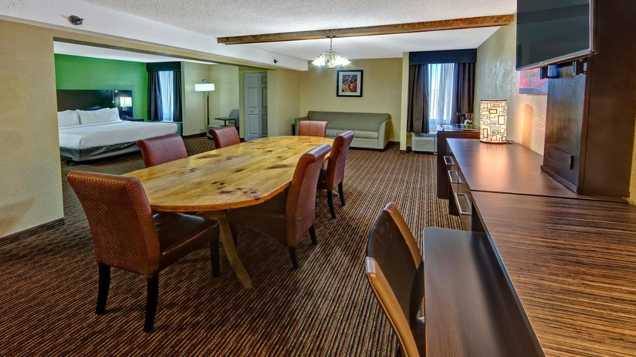 Clarion Hotel & Suites Conference Center Memphis Airport Экстерьер фото